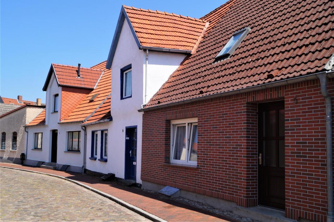 Neukalener Stadthaus Zum Alten Schmied エクステリア 写真